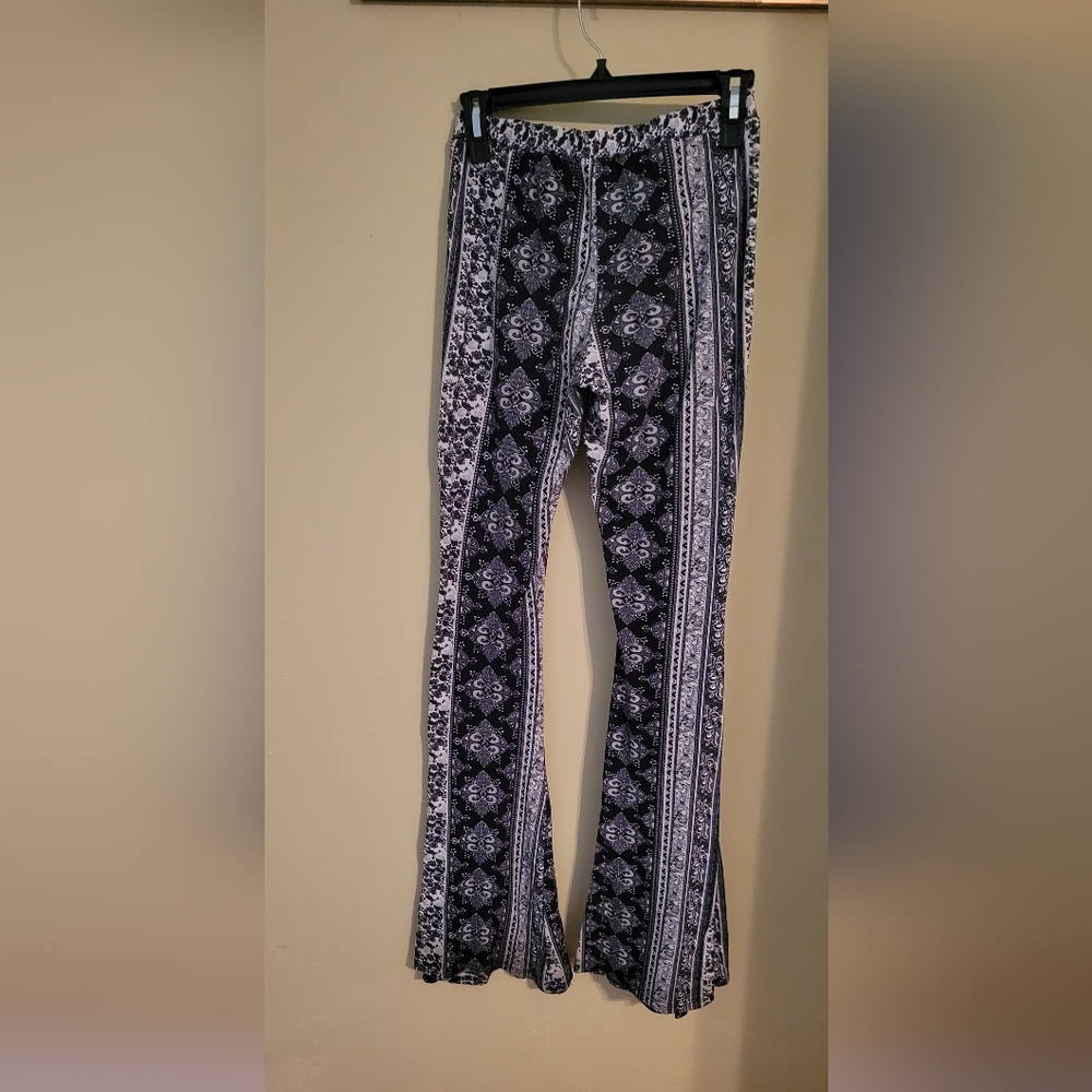 Small flared pants - Picture 3 of 3